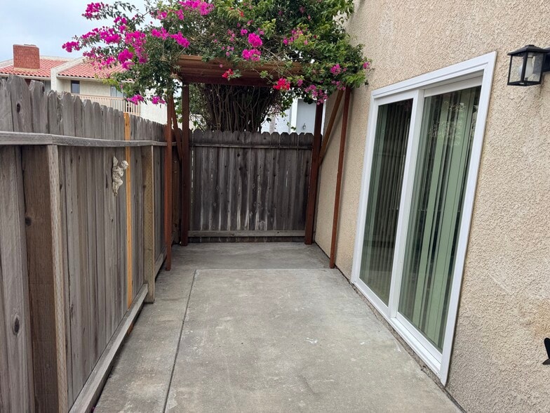 Building Photo - 16702 Sims Ln