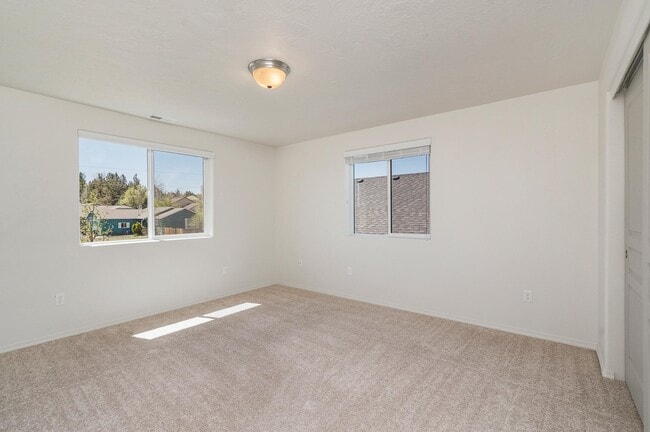 Building Photo - 3616 SW Pumice Stone Ave