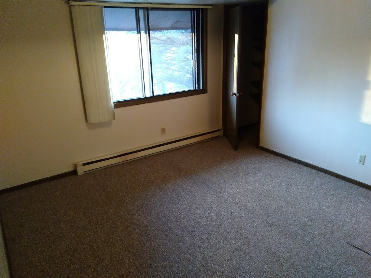 Building Photo - 401 N East St