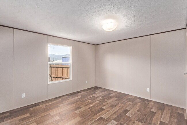 Building Photo - 2 bedroom - 4th st