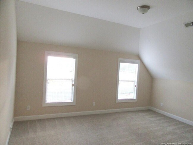 Building Photo - 512 Rossendale Dr
