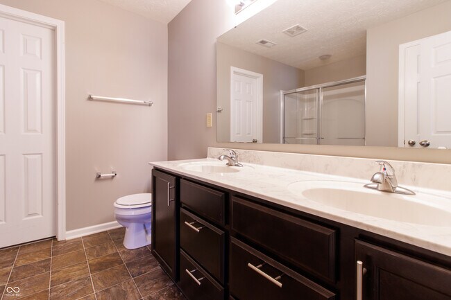 Building Photo - 856 Adena Ln