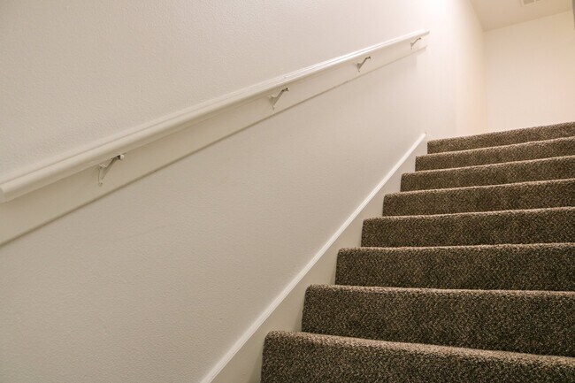 Building Photo - 596 W Moan Pl