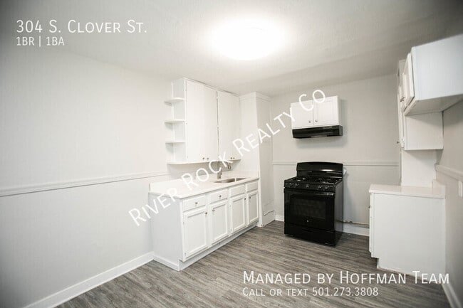 Building Photo - 304 S Clover St