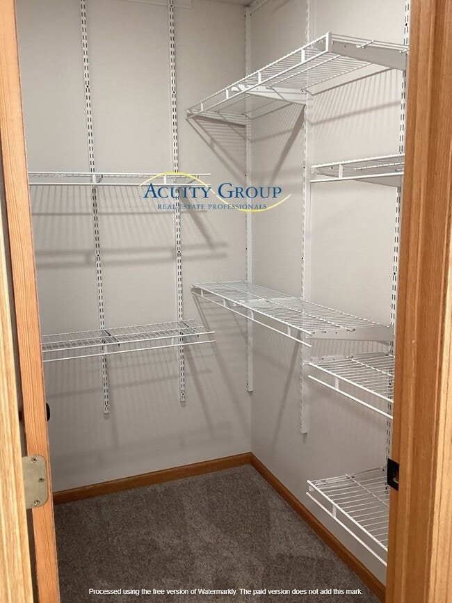 Building Photo - 3BR, 3BA Three Level Split in Zimmerman