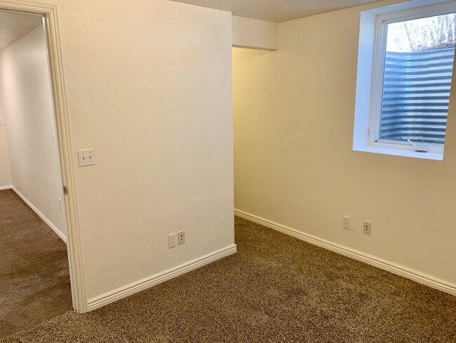 Building Photo - 3895 Kitt Dr