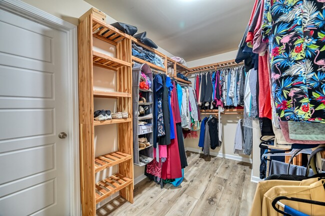 Building Photo - 412 Ponzer Ct N