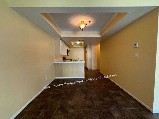 Building Photo - 2 plus 2 condo in lancaster