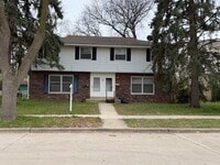 Building Photo - 7111 W Brentwood Ave
