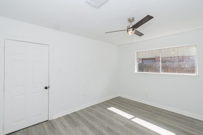 Building Photo - 11423 Hazen St