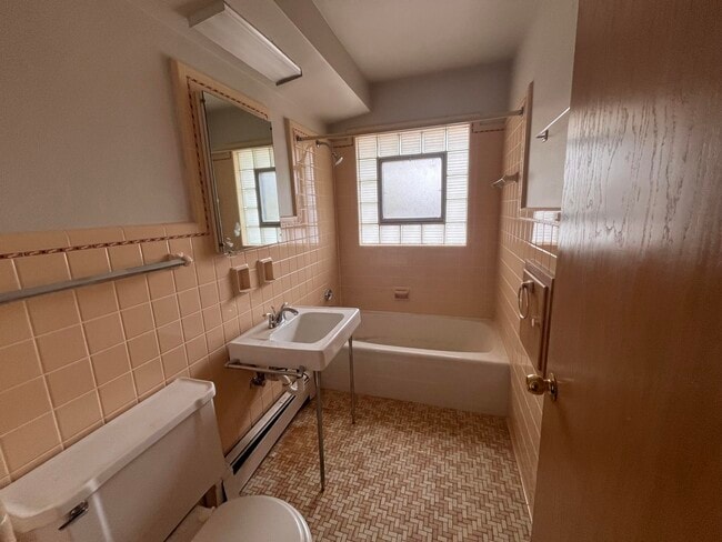 Building Photo - 5500 S Trinthammer Ave