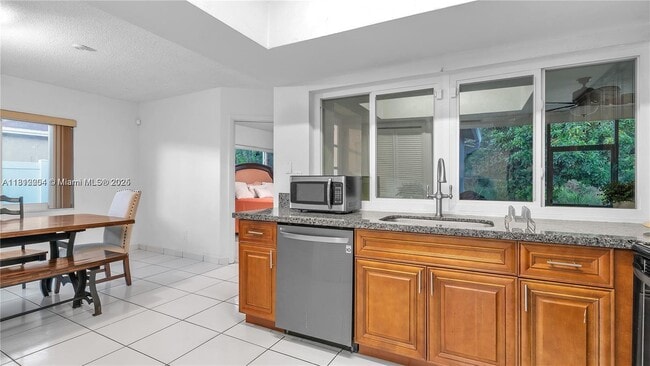 Building Photo - 831 SW 49th Terrace