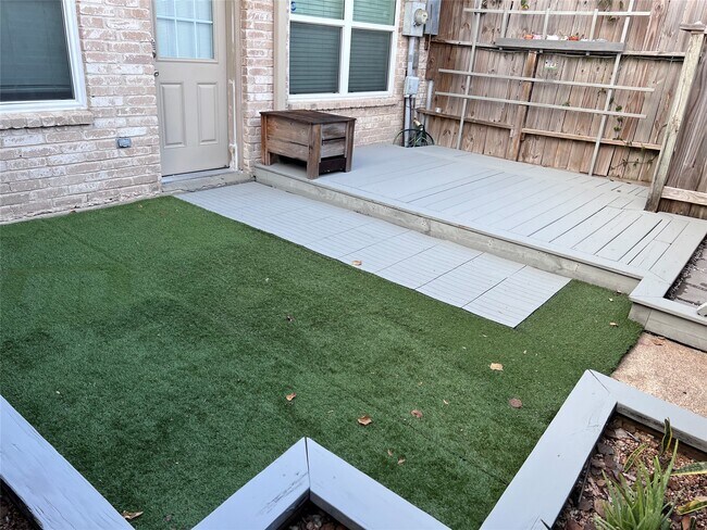 Building Photo - 6486 Alisa Ln