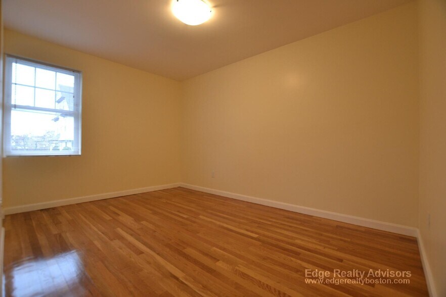 Building Photo - 34 Bentley St