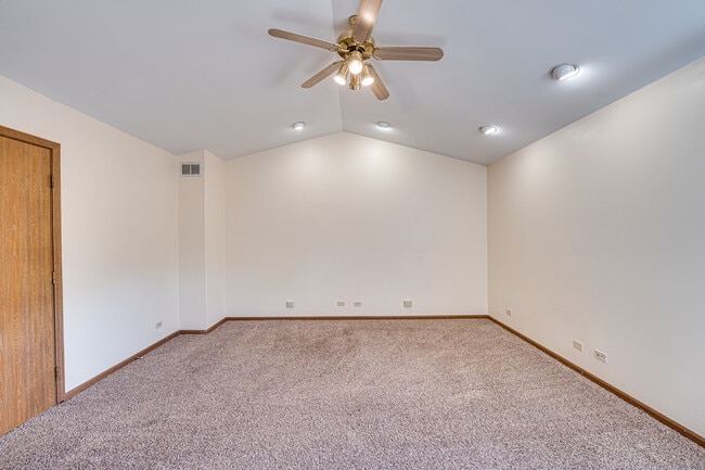 Building Photo - 1640 Hilton Head Dr