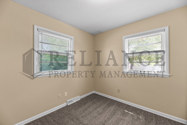 Building Photo - 3052 S Bonn Ave