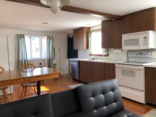 Building Photo - 43 Hillcroft Rd