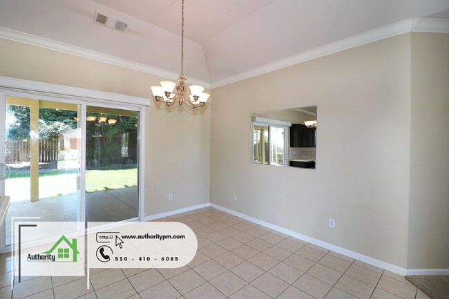 Building Photo - 2631 Queens Way