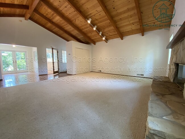 Building Photo - Spacious Three Bedroom Home in Carmel Hill...