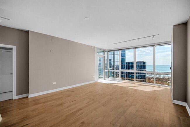 Building Photo - 1201 S Prairie Ave