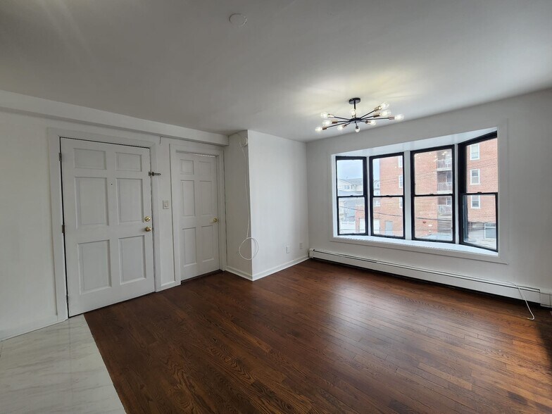 Building Photo - 1-39 Beach 122nd St