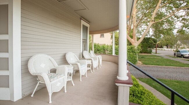 Building Photo - 313 Tucker St