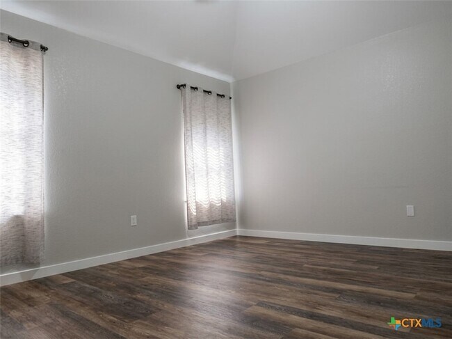 Building Photo - 202 Appaloosa Dr