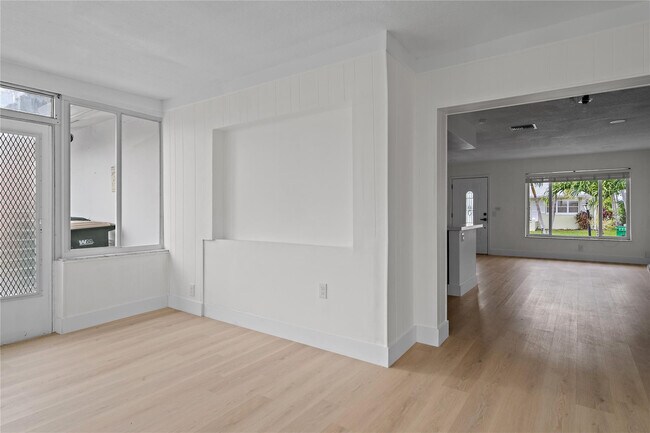 Building Photo - 4510 NW 49th Dr