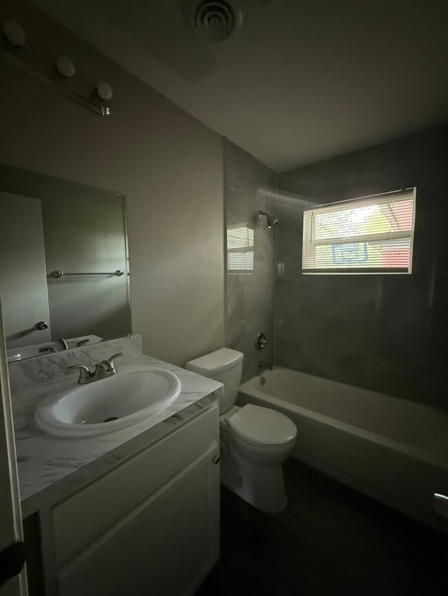 Building Photo - 9560 Crestshire Dr