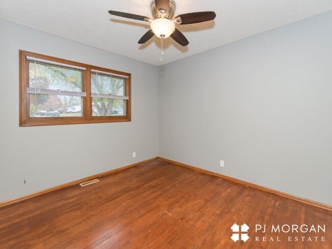 Building Photo - 1409 Thomas Dr