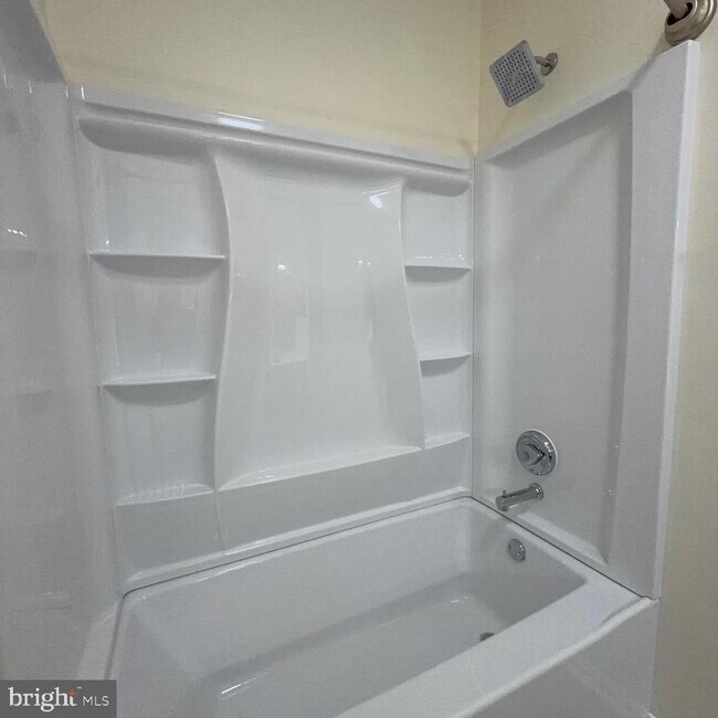 Building Photo - 20453 Chesapeake Square