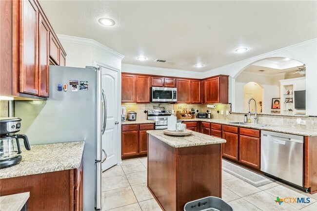 Building Photo - 1507 Hazelnut Dr