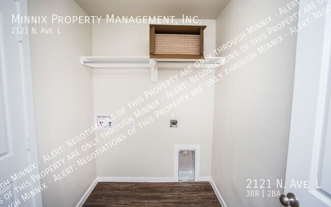 Building Photo - 2121 N. Ave L