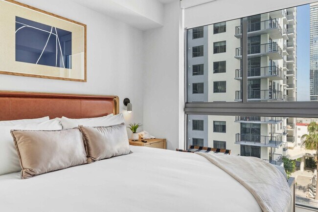 Building Photo - 11 NE 6th St