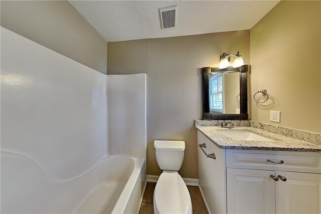 Building Photo - 1606 Shadowbrook Dr