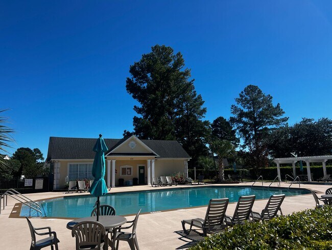 Building Photo - 404 Blackberry Ln