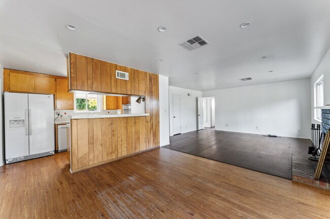 Building Photo - "Charming 3-Bedroom Sylmar Home with Cozy Fireplace and Spacious Living - 1540 Sq Ft of Comfort!"