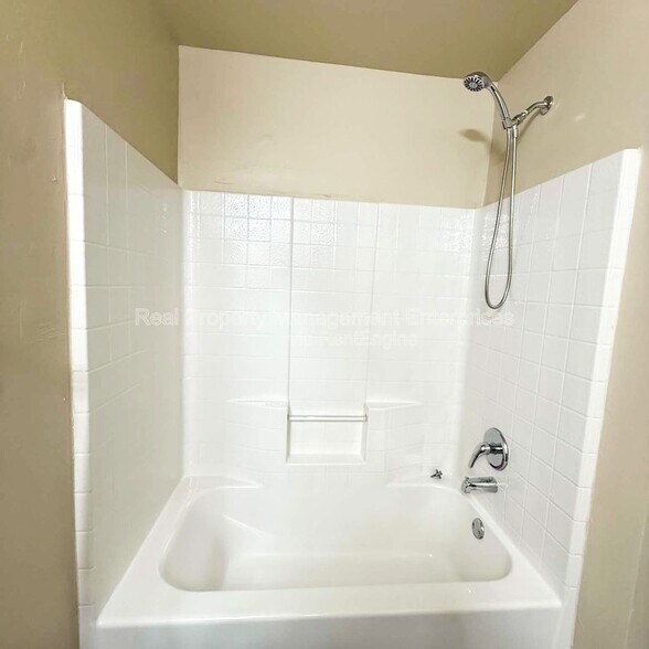 Building Photo - 13229 Bridgewater Dr