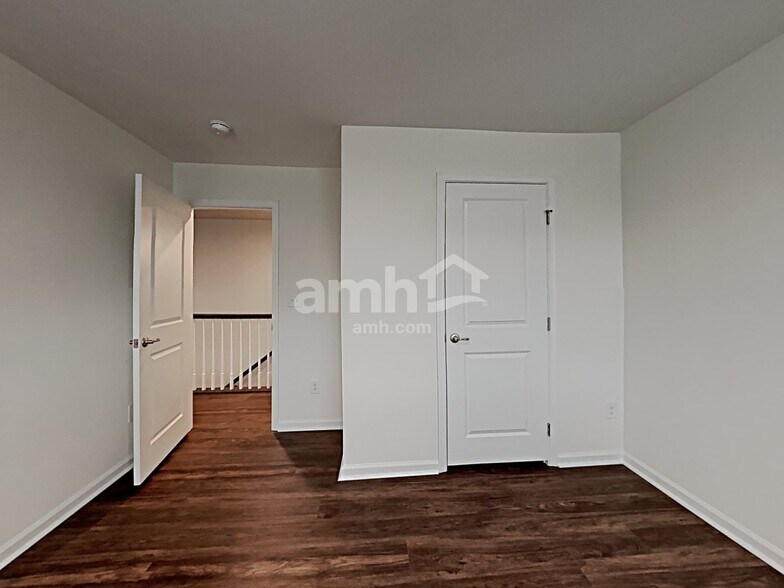 Building Photo - 5050 Twin River Dr