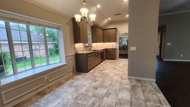 Building Photo - 3817 Yellowstone Pl