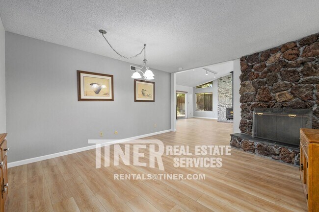 Building Photo - 4935 Kurz Cir