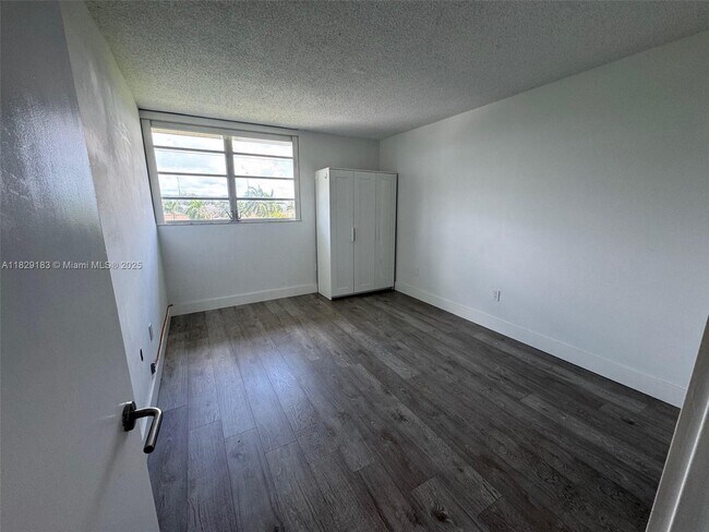 Building Photo - 816 NW 87th Ave