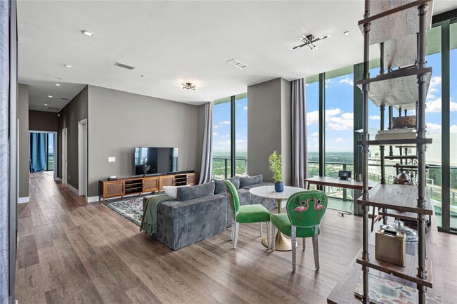 Building Photo - 480 NE 31st St