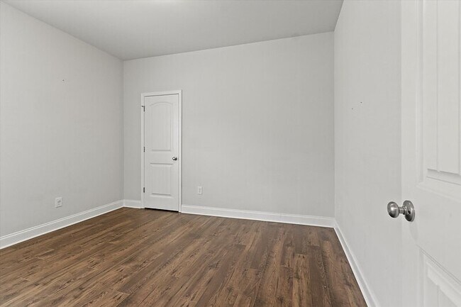 Building Photo - 292 Abercorn Dr