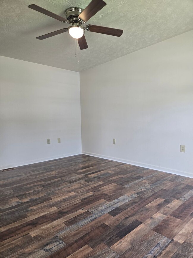 Building Photo - 2 bedroom/2 bath duplex in Mt Sterling