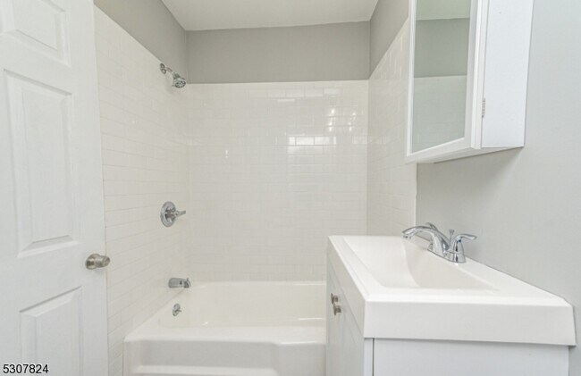 Building Photo - 1099 Ringwood Ave