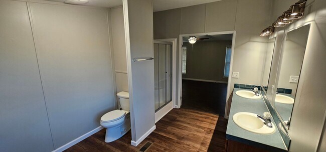 Building Photo - Spacious 3-bedroom, 2-bathroom mobile home. Showings Coming Soon!