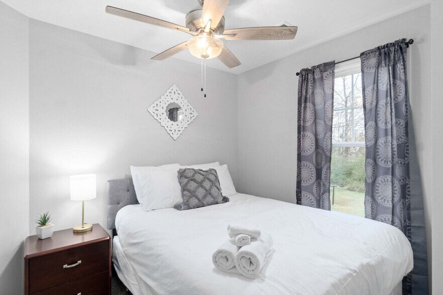 Building Photo - 863 Central Ave