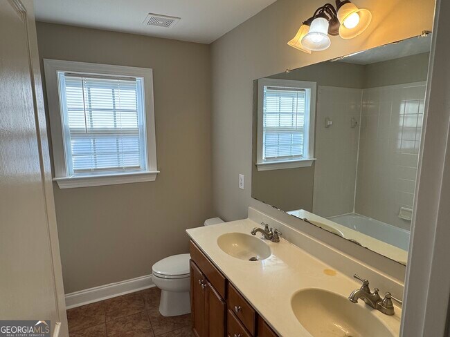 Building Photo - 7411 Redbud Loop