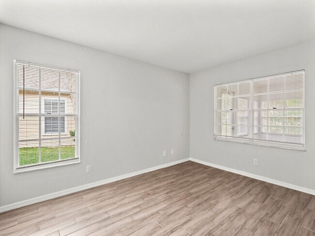 Building Photo - 1868 Sixty Oaks Ln
